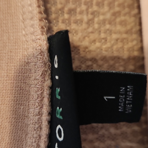 🎅Torrid Blush Sherpa Crew Neck Sweater Size 1 - Picture 2 of 6